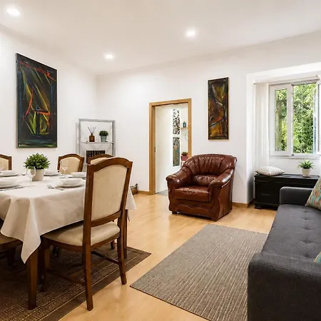 Spacious 3br Apartment, Metro At Door, Baixa Лиссабон