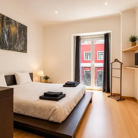 Spacious 3br Apartment, Metro At Door, Baixa Лиссабон