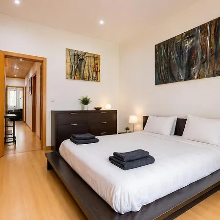 Spacious 3br Apartment, Metro At Door, Baixa Апартаменты
