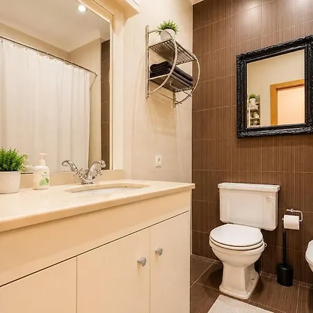 Апартаменты Spacious 3br Apartment, Metro At Door, Baixa *