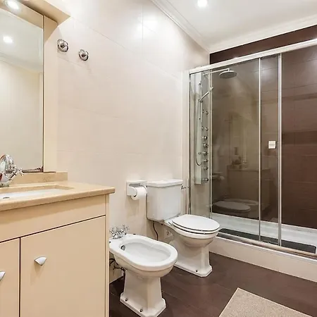 Spacious 3br Apartment, Metro At Door, Baixa